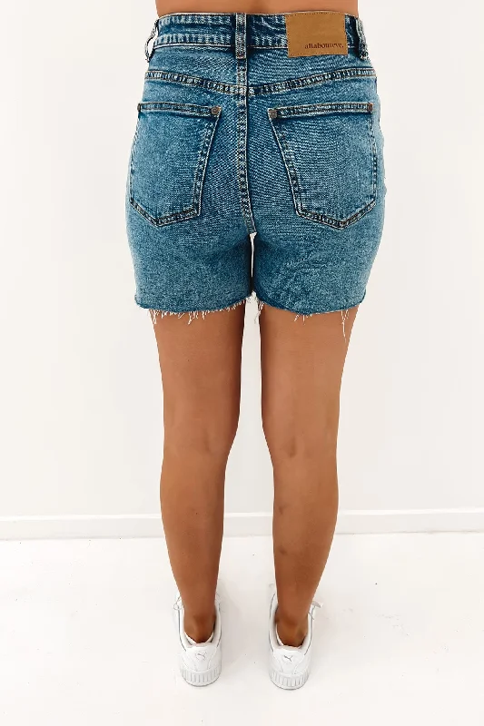 bobby-cut-off-short-light-blue-denim-light