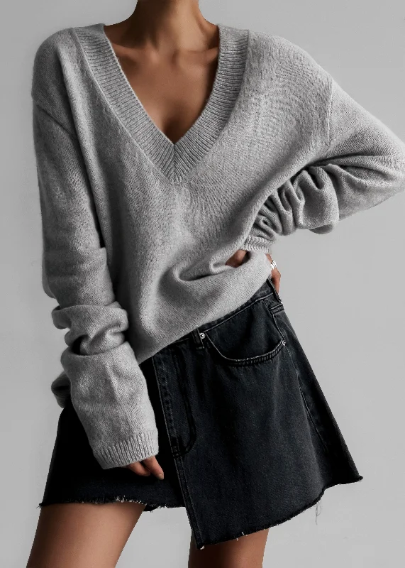 brayden-v-neck-sweater-light-grey