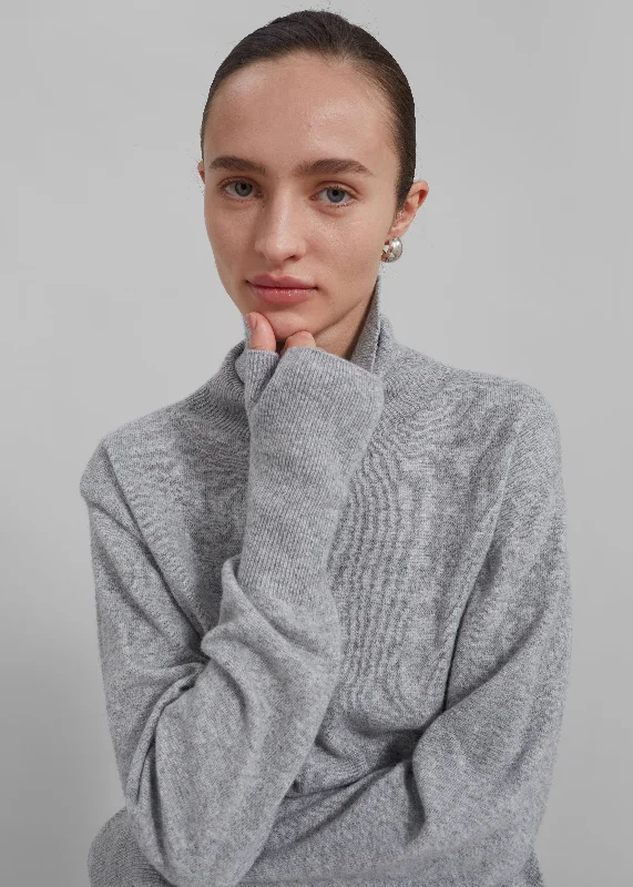 delia-wool-turtleneck-grey