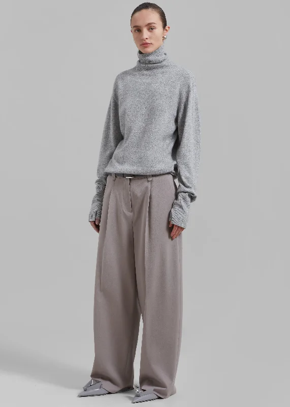 delia-wool-turtleneck-grey