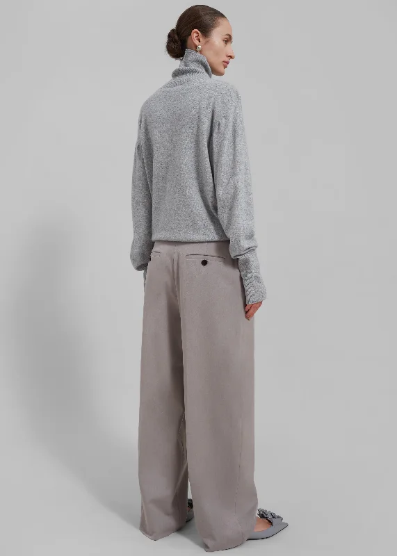 delia-wool-turtleneck-grey