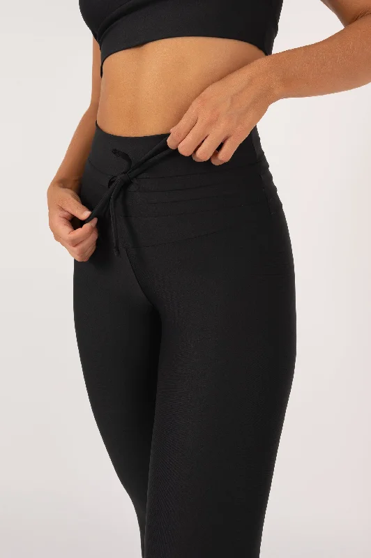 r2w-black-performance-drawstring-high-waisted-capri