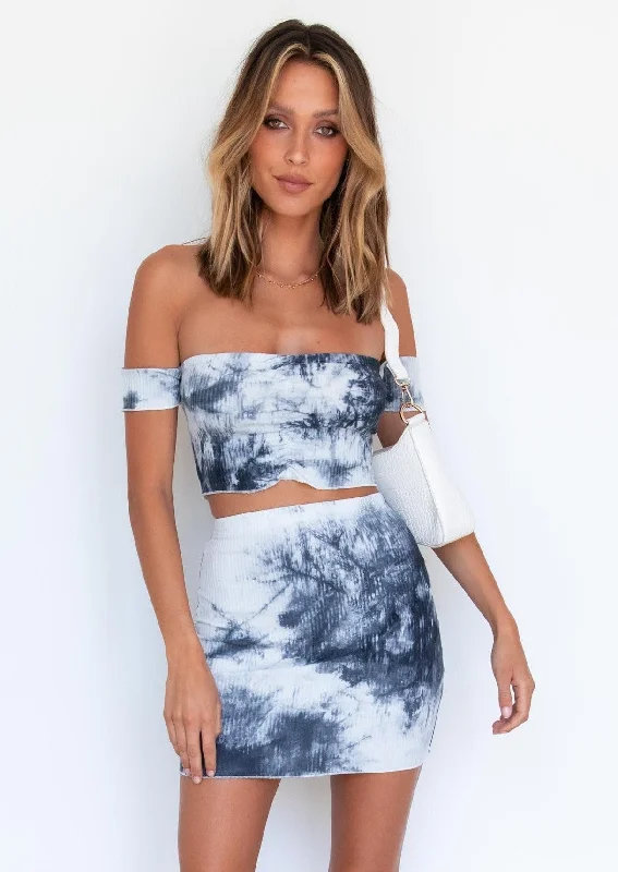 thea-crop-black-tie-dye