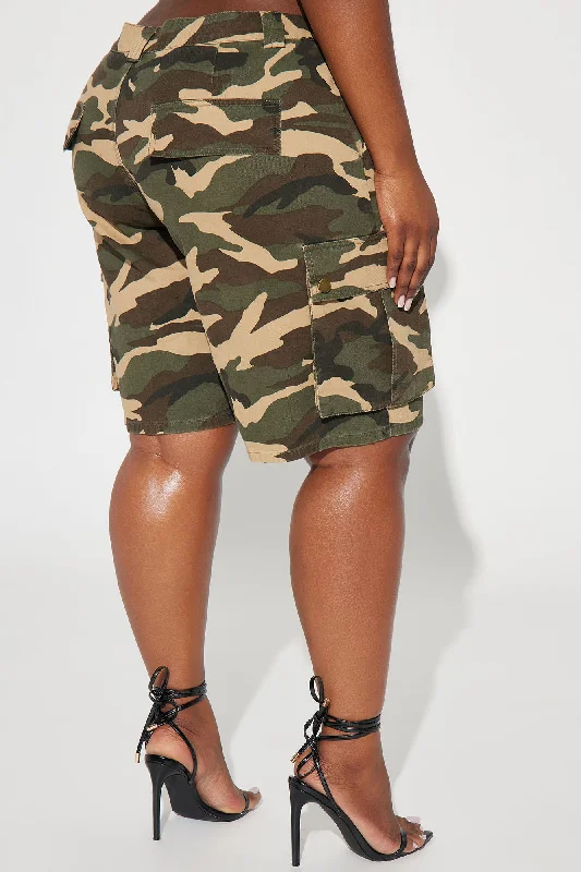 troop-and-camo-cargo-bermuda-short-olive-combo